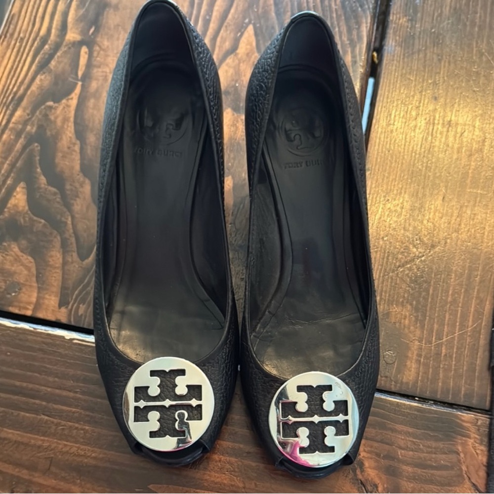 Tory Burch Black Leather Loafers with Iconic Logo
